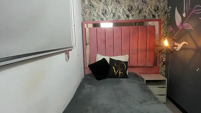 Gia_Evans__ stripchat live cam model