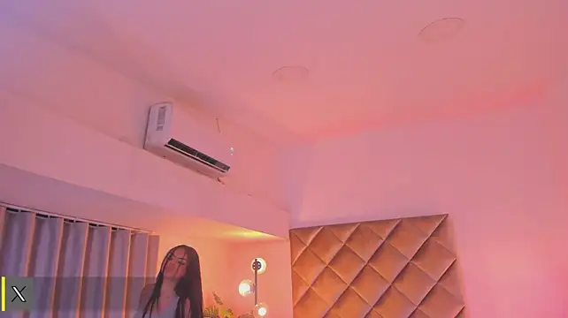 malaia_hills stripchat live cam model