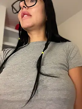 _Nina_1 stripchat live cam model