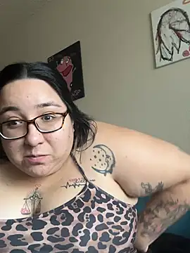 LatinaXQueen2 stripchat live cam model