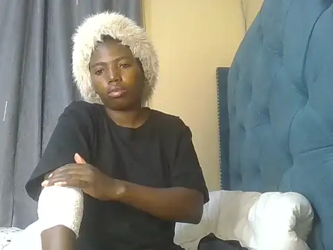 Sweetyshanny stripchat live cam model