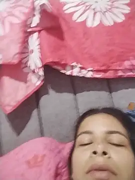 Estrellitalov stripchat live cam model