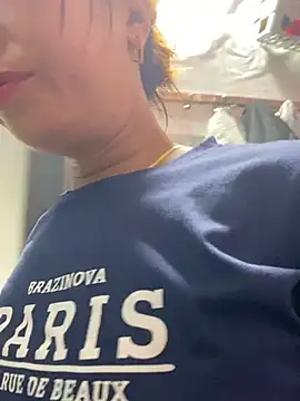 Linaannn stripchat live cam model