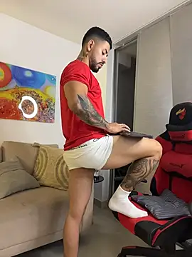 Ezzio_Scolaro stripchat live cam model