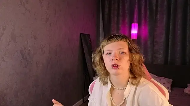 VioletDesiree stripchat live cam model