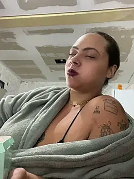 Chloe_Leaozinho stripchat live cam model