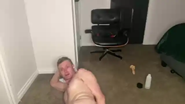 OFFICAL_DICKEDDOWNUNDER stripchat live cam model