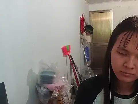 RebelAura stripchat live cam model