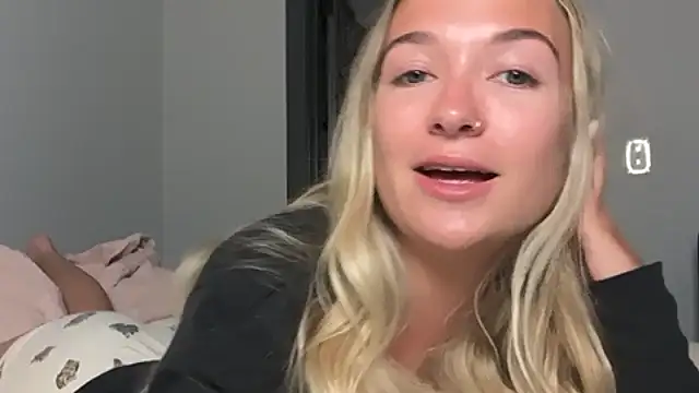 kelseyblu stripchat live cam model