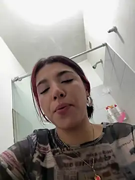 MiaDiamontLatin stripchat live cam model