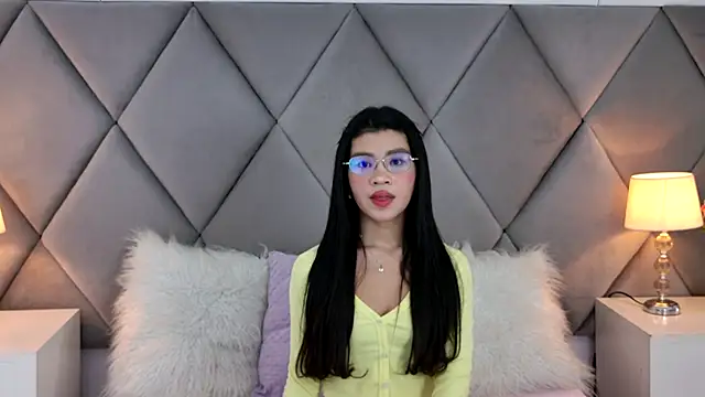 OliviaDiaz stripchat live cam model