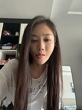 yuanpu0925 stripchat live cam model