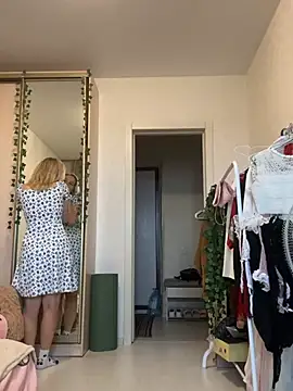 Ann_first_kiss stripchat live cam model
