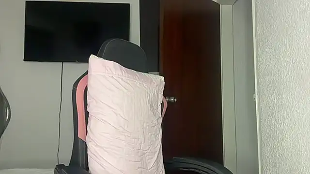 Trixie1__ stripchat live cam model