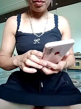 Bella-lynlyn stripchat live cam model