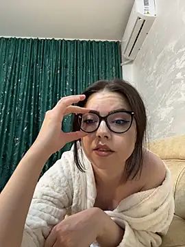 KaylaLewyss stripchat live cam model