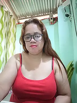 rowena_123 stripchat live cam model