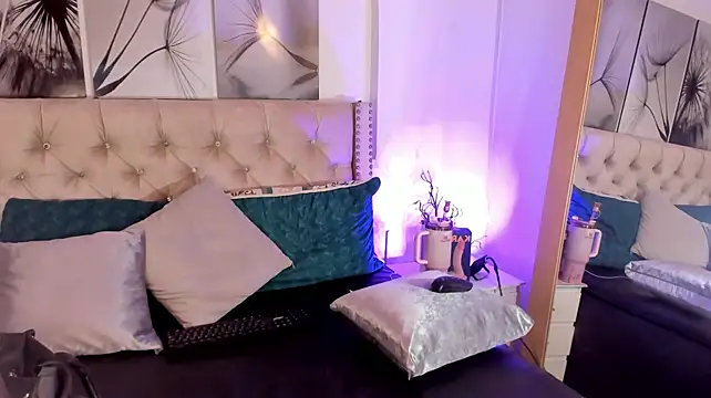 ValeriaMonsalve stripchat live cam model
