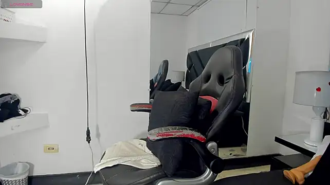 MilyWins stripchat live cam model
