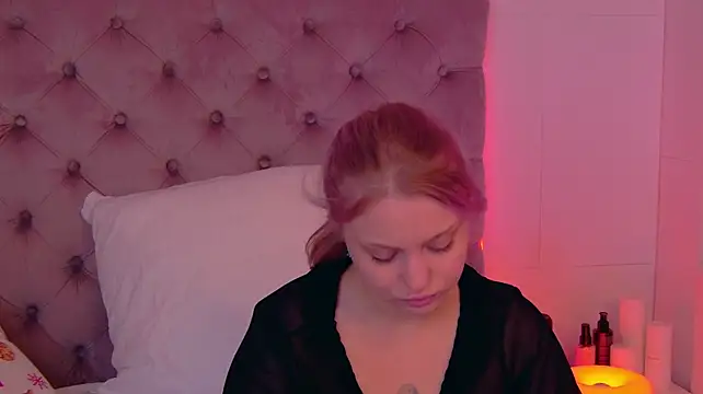 MyrHilton stripchat live cam model