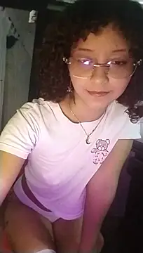 MIlan333X stripchat live cam model