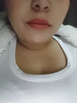 Elinaax stripchat live cam model