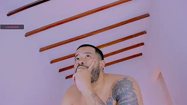 jorge_narvaezz stripchat live cam model