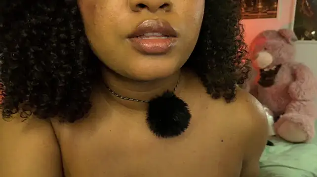 OhrianaGibs stripchat live cam model