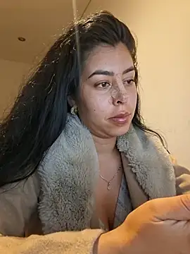 Luianna stripchat live cam model