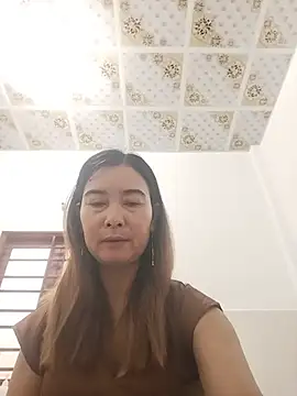 Sexy-ladyboobs20 stripchat live cam model