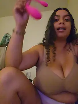 cinnaminnie stripchat live cam model
