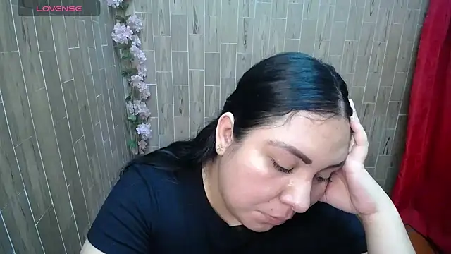 solyeria stripchat live cam model
