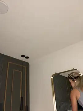 Alisha-Bond stripchat live cam model
