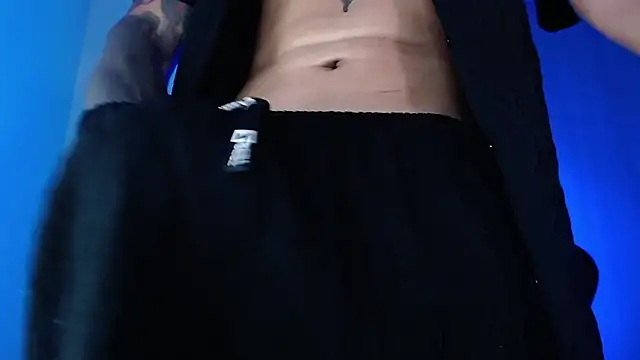 Travisttanner28 stripchat live cam model