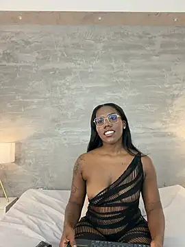 Alaia_Colins stripchat live cam model