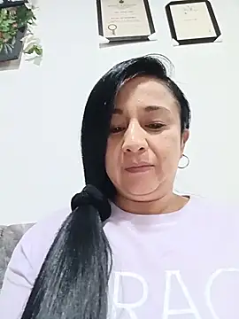 _Dr-Luna_1 stripchat live cam model