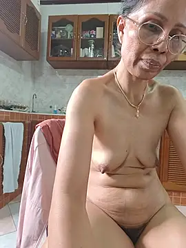 Mama_Eva_1 stripchat live cam model