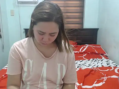 Hello_Kiffy69 stripchat live cam model