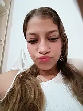 Vanneskk stripchat live cam model