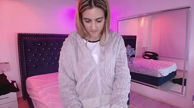 Juliieta_gray stripchat live cam model