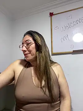kaylaMinov_ stripchat live cam model