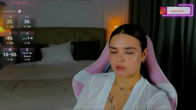 EvaRaider stripchat live cam model