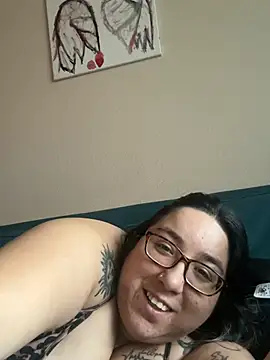 LatinaXQueen2 stripchat live cam model