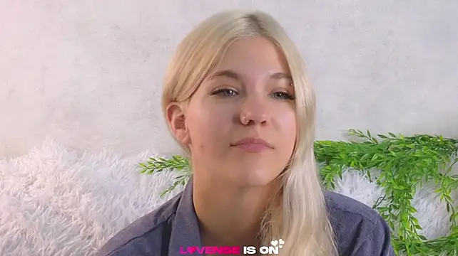 CammyYoula stripchat live cam model