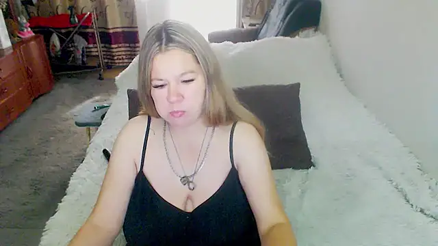 Juliamodest1 stripchat live cam model