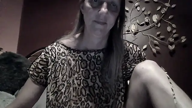 DulcitaSalsaa stripchat live cam model