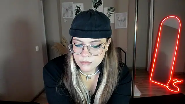 MiraTorson stripchat live cam model
