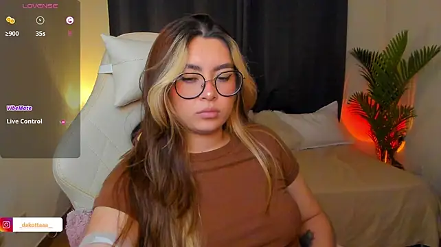 dakottaa_ stripchat live cam model