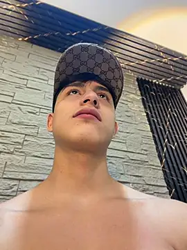Lander_Cruz stripchat live cam model