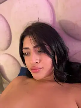 lucianaroy stripchat live cam model